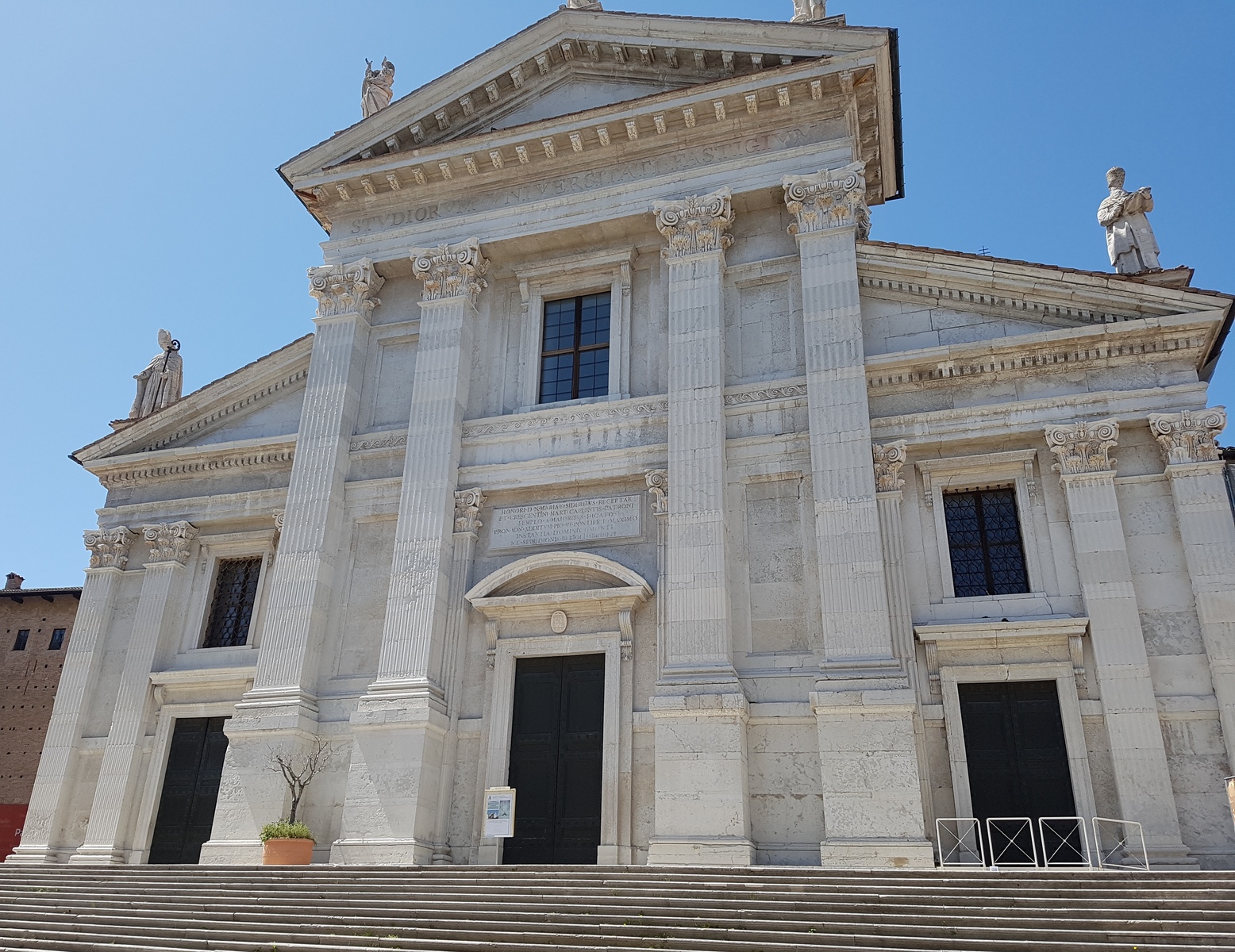 Urbino. TEZEKS.COM
