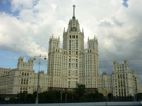 Высотка на Котельнической набережной