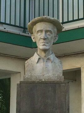 Estatua de Manuel Lasarte