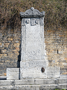 Fontaine rue de Trion - 特莱恩喷泉