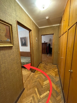 Пройдите в комнату рядом