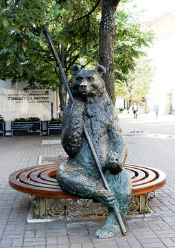 Памятник медведю