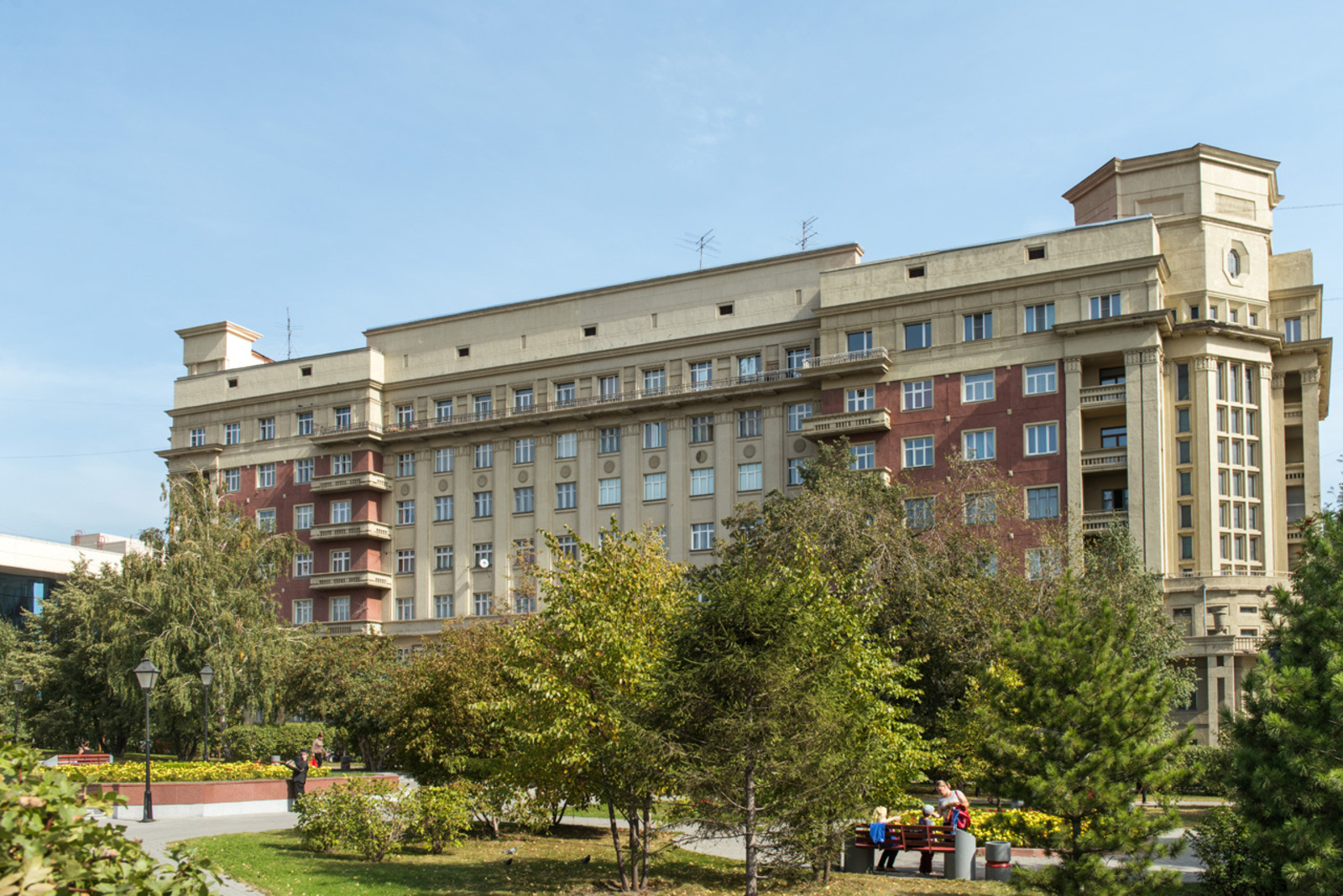 Стоквартирный дом (Красный проспект, 16)