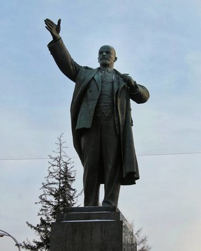 Памятник В. И. Ленину