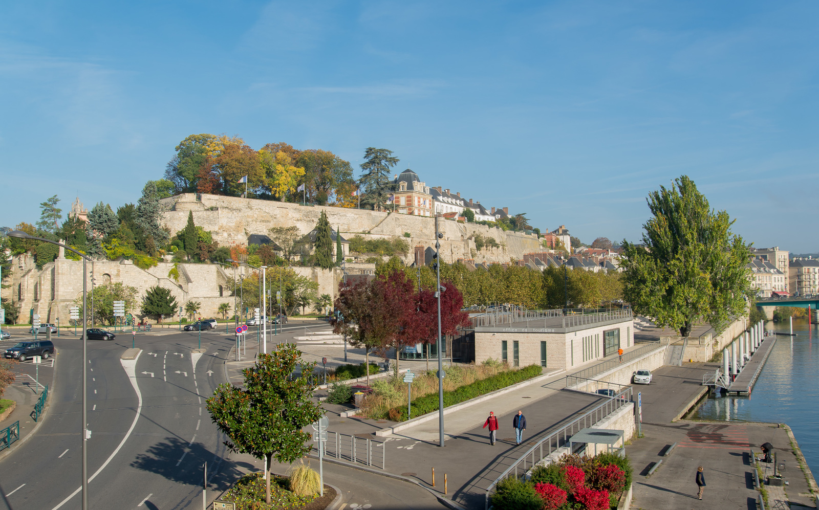 AK / Ansichtskarte Pontoise_Val d_Oise Eglise St Maclou et la Place du Grand Martroy Nr. kr54280