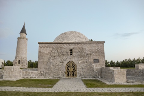 Ханская усыпальница и малый минарет