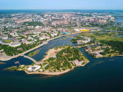 Остров Юность, Детская железная дорога и остров Конный