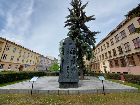 Ghetto Victims Memorial - Niecała Street