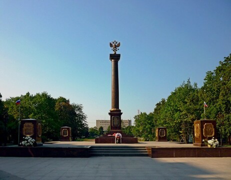 Площадь Выборгских полков. Стела "Выборг-город воинской славы"