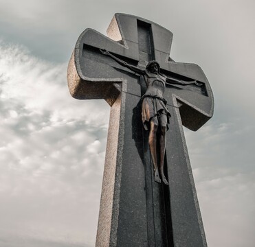 Памятник жертвам Батуринской трагедии 1708 г.