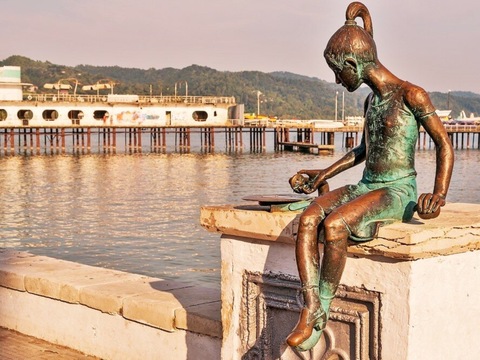 Скульптура «Ника и патефон»