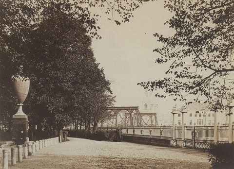 Карпиев пруд у порфировой вазы.