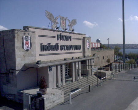 Стадион Инёню