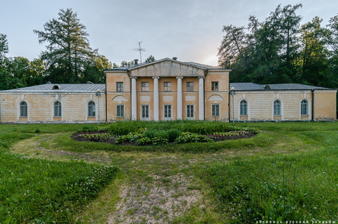 Малый дворец “Каприз”