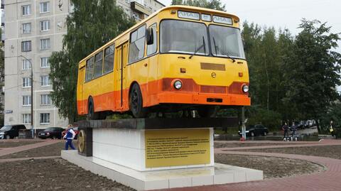 Памятник автобусу ЛиАЗ-677 "Ветерану дорог"