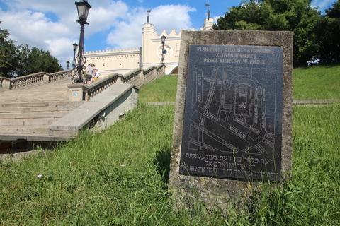 Szeroka Street, commemorative plaque with the plan of the Jewish district