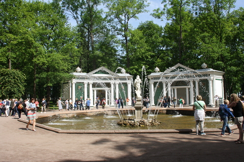 Фонтан «Адам»