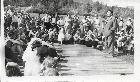 Выступление Народного артиста СССР Лхасарана Лодоновича Линховоина перед колхозниками