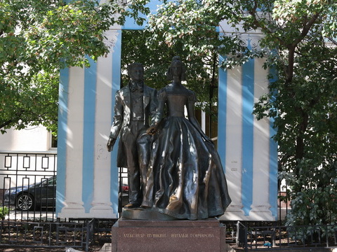 Памятник А.С. Пушкину и Н.Н. Гончаровой