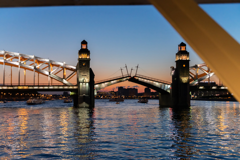 Авторская экскурсия под развод мостов от команды Nevatrip