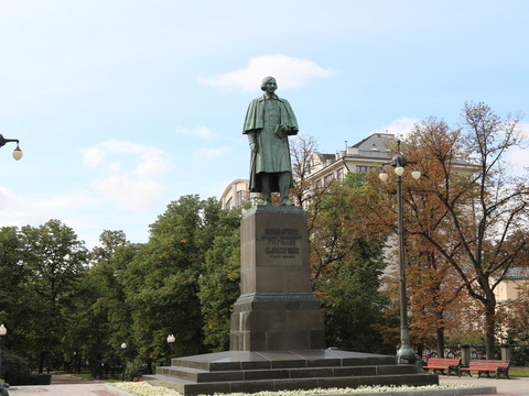Памятник Гоголю