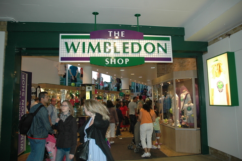 Товары Уимблдона (The Wimbledon shop)