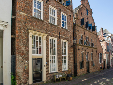 Menstraat 20 and 22