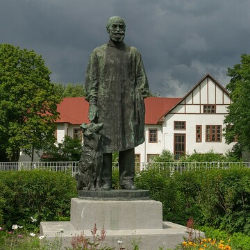 7.	Памятник И.П. Павлову. Скульптор Всеволод Лишев