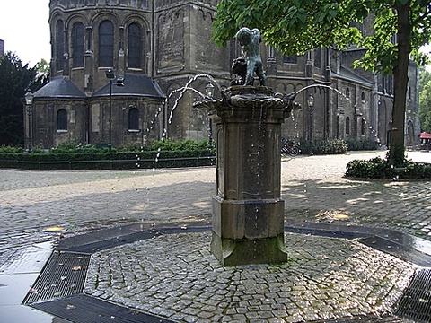 Der Brunnen von Dolf Wong