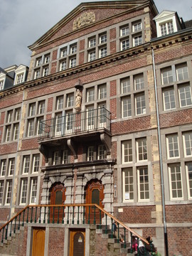 Das Gebäude „De Steenen Trappen“