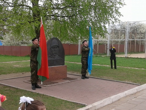 Памятный знак воинам-казахстанцам