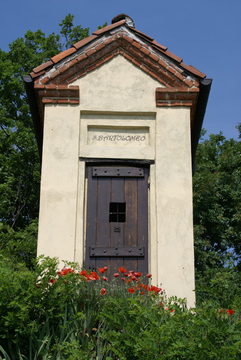 Pilone di San Bartolomeo e vigneti del Roero