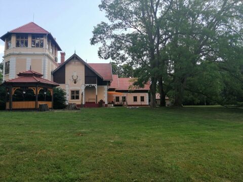 Kárász-vadászkastély (kastélyszálló), Bélmegyer