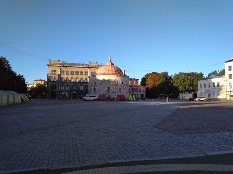 Круглая Башня и Рогатая крепость