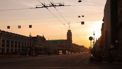 Санкт-Петербурга. Невский проспект с Audiogid.ru и Музеем Оранэлы