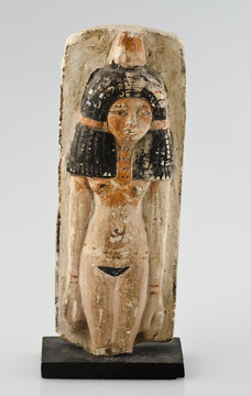 Статуэтки обнаженных женщин