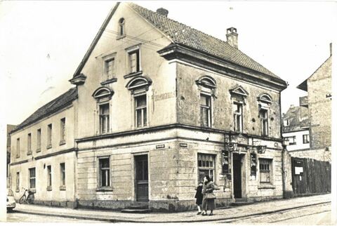 Kölner Straße 95 / Karlstraße und Kölner Straße 97-99 (ehem. Gasthof Jünemann)