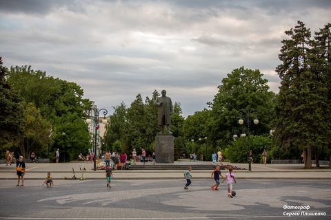 Октябрьская площадь