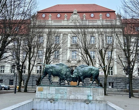 Здание Земельного и административного суда