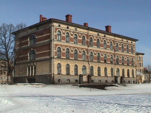 Школьная площадь