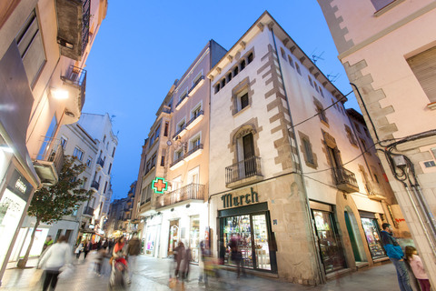 15. Plaza de los Cabrits y plaza de l’Oli