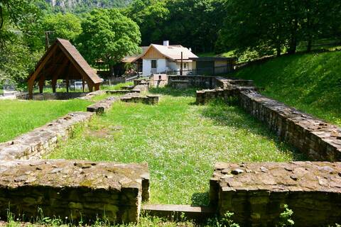 Szent Kereszt pálos templomrom, Kesztölc