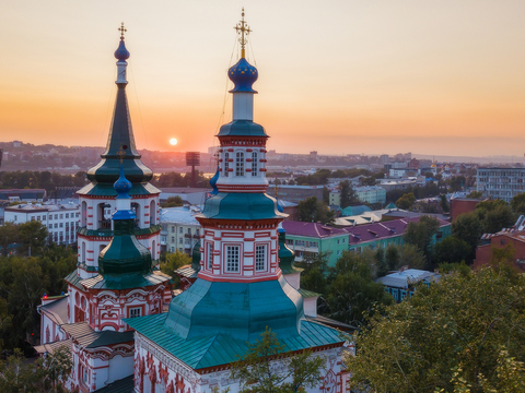 Крестовоздвиженская церковь, памятник Бабру и 130 квартал.